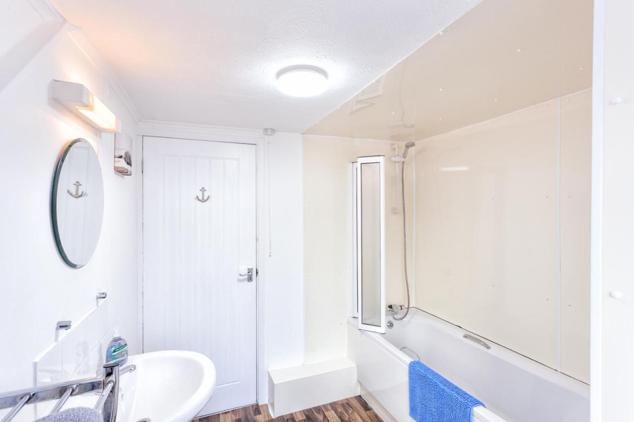Ocean Backpackers Self-Catering Hostel อิลฟราคูมบ์ ภายนอก รูปภาพ