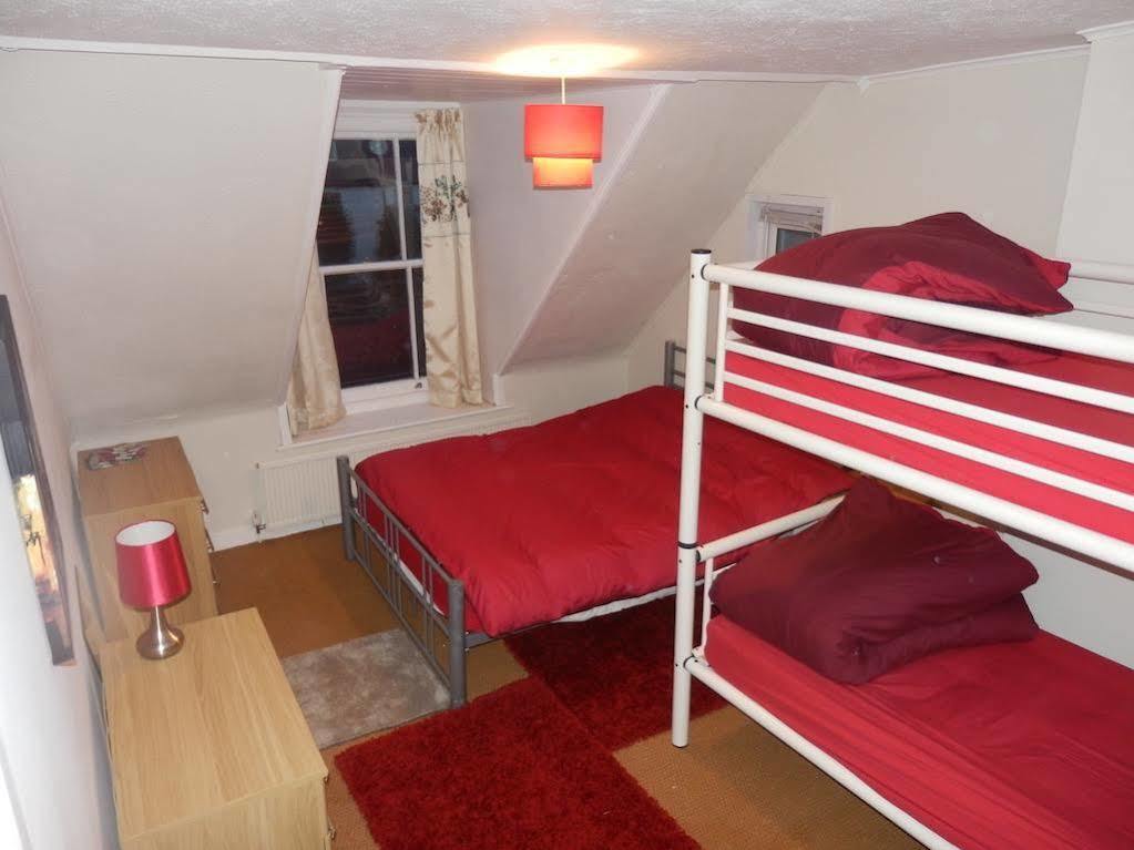 Ocean Backpackers Self-Catering Hostel อิลฟราคูมบ์ ภายนอก รูปภาพ