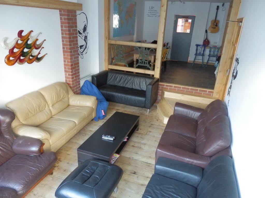 Ocean Backpackers Self-Catering Hostel อิลฟราคูมบ์ ภายนอก รูปภาพ