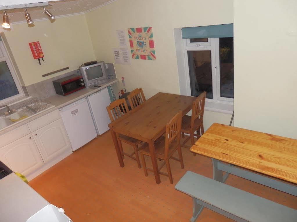 Ocean Backpackers Self-Catering Hostel อิลฟราคูมบ์ ภายนอก รูปภาพ